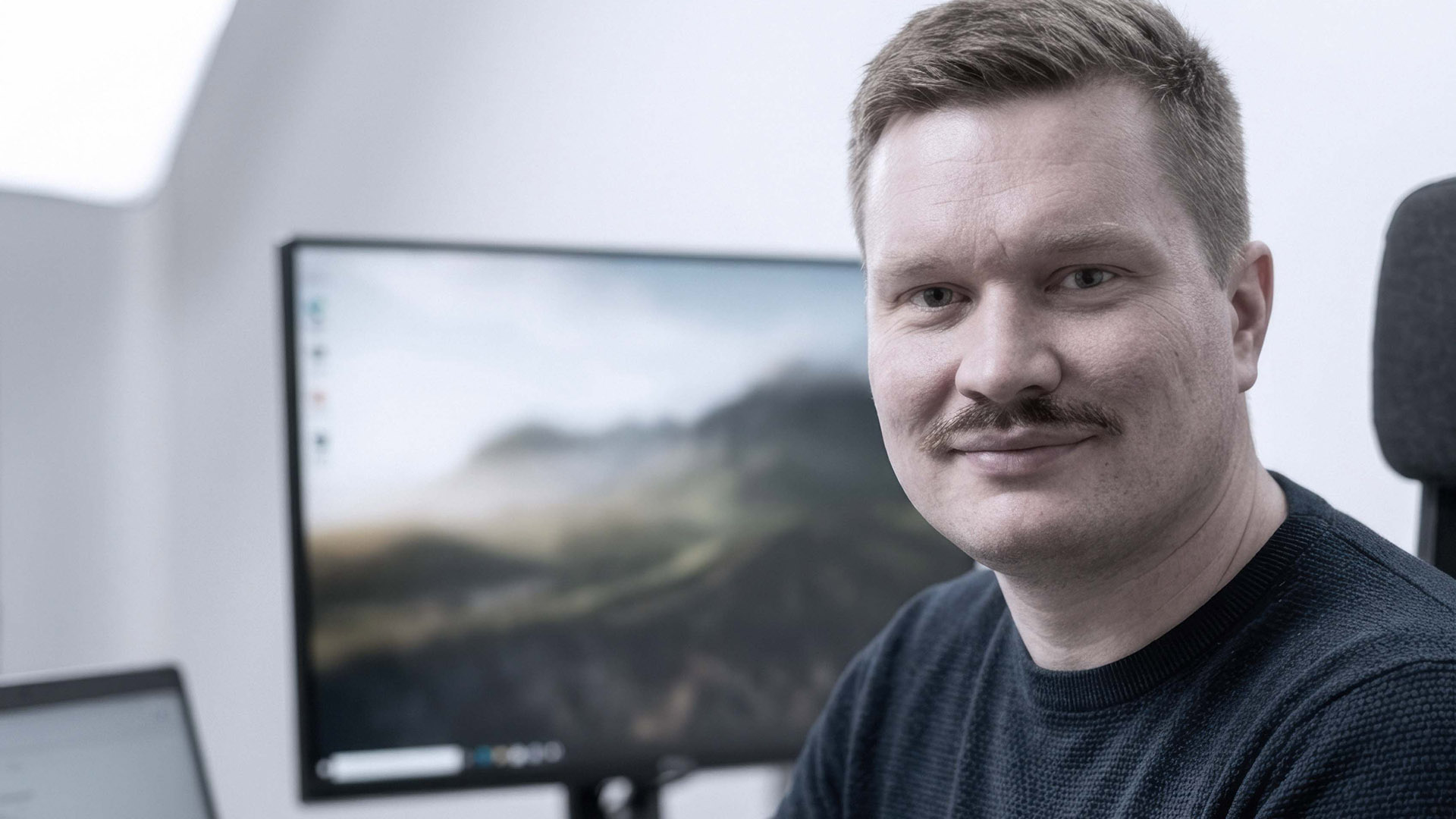 Portret van engineer van ILITAS in moderne werkomgeving